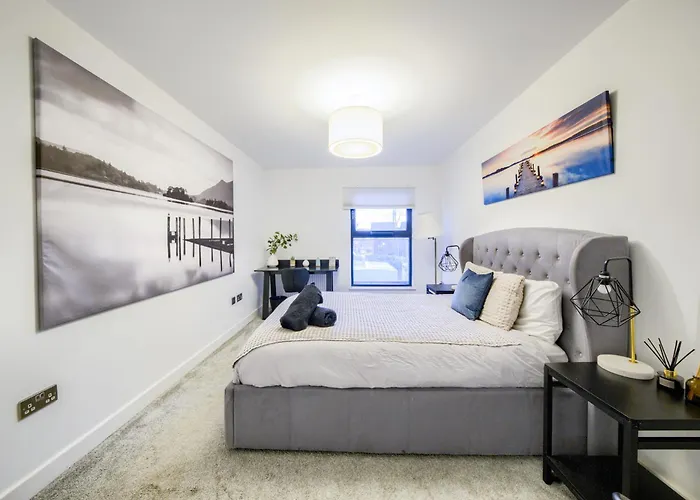 Modern 2 Bed Apartment With Central Location
