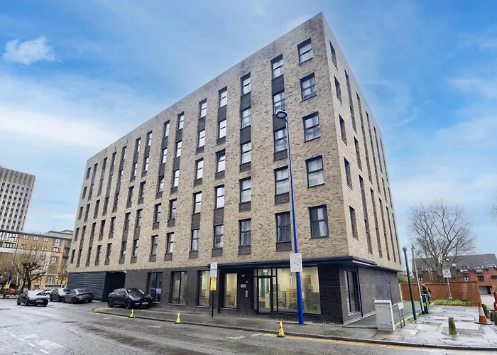 Modern 2 Bed Apartment With Central Location